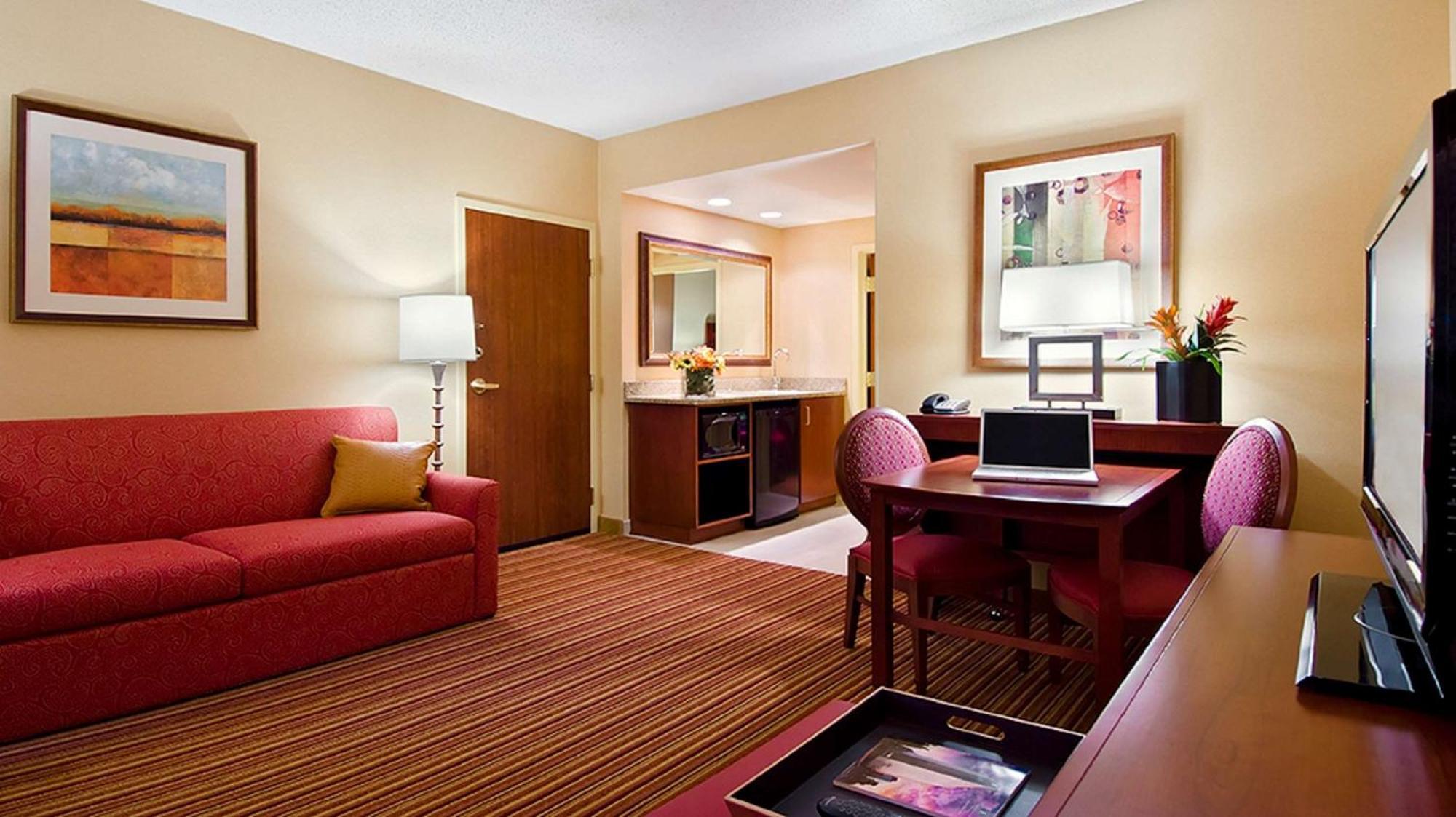 King Suite Accessible Tub Mobility Hearing Access or Non-Smoking,1547987014:JPEG